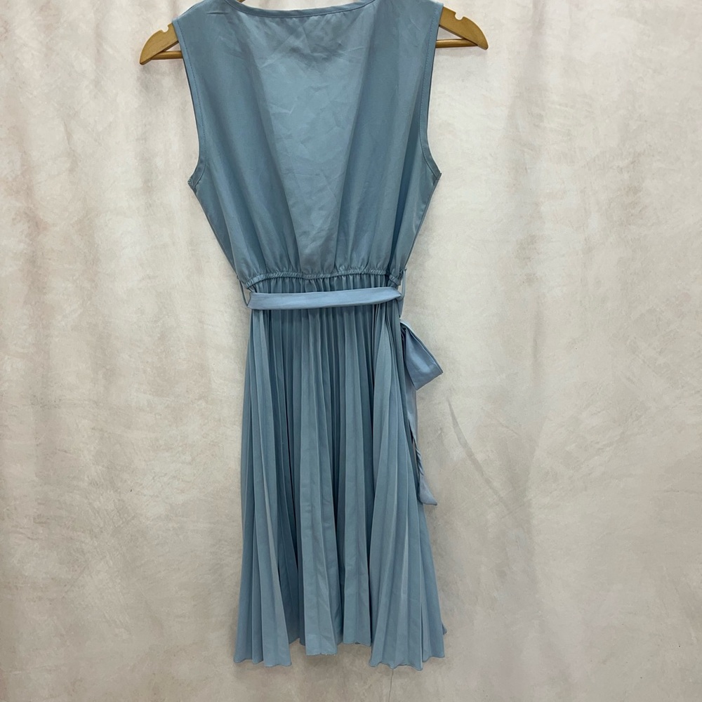 Elegant Blue Sleeveless Dress